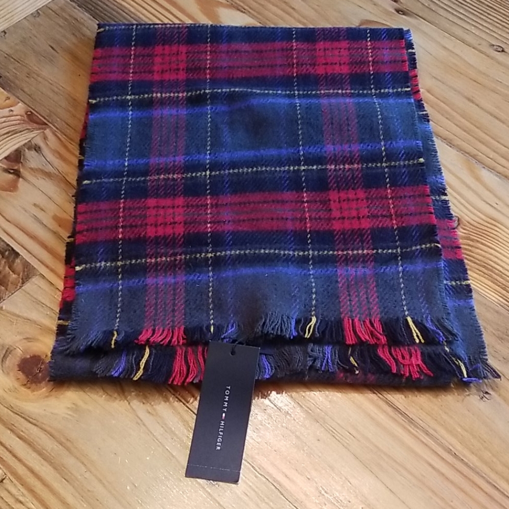 Tommy Hilfiger scarf
